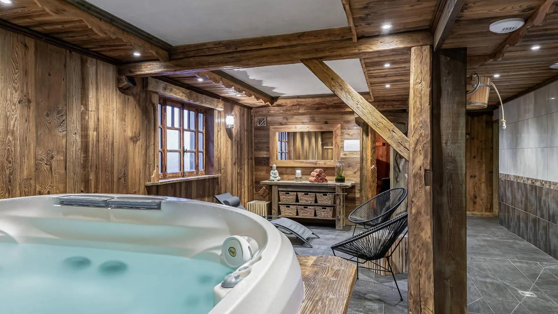 Chalet Elegant A Courchevel Le Praz Avec Spa, Cheminee Et Services Inclus - Fr-1-568-35 (Adults Only) Frankrig