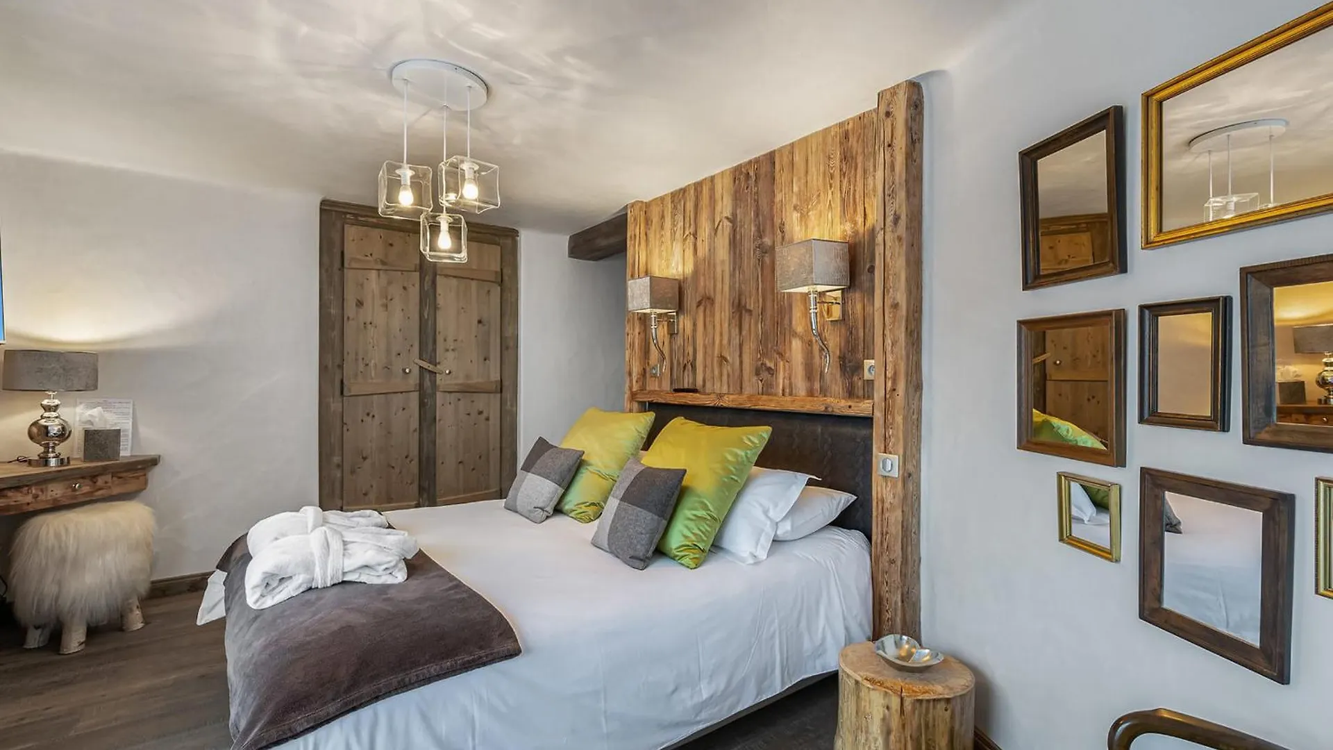 Chalet Elegant A Courchevel Le Praz Avec Spa, Cheminee Et Services Inclus - Fr-1-568-35 (Adults Only)